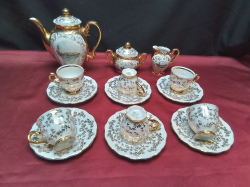 A Bavaria German Tea Set (15 Pieces)