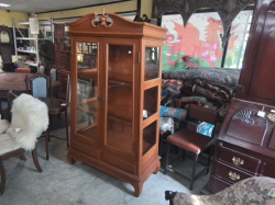 A Lovely Display Cabinet (3 Shelves 2 Drawers). W.110 D.55 H.173 Cm.