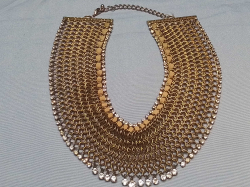 An Elegant Lady Necklace.