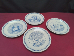 4 Blue and white teddy bear plates. W.17 Cm.