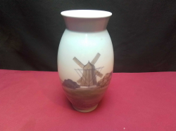 A Lovely Copenhagen Vase. W.10 H.19 Cm.