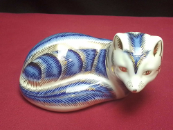 Crown Derby Fox Figure. W.8 L.11 H.5 Cm.