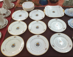 Rare and unusual 17 pieces art deco Shelley English porcelain set
Sold as seen