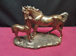 A Rasin 2 Horses Figure. W.26 H.19 Cm.