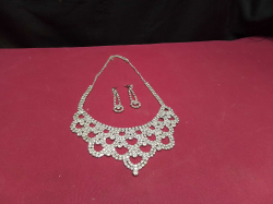 A Nice Necklace and 2 Earings Markasite. W.14 Cm.