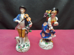 2 Victorian Porcelain Figures. H.16 W.8 Cm. 