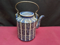 A blue and white octagonal teapot with lided and a brass metal handle. Signed to base. W.15 H.15 Cm.
