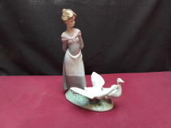 A LLADRO Figure of Girl with Geese. W.17 H.25 Cm.