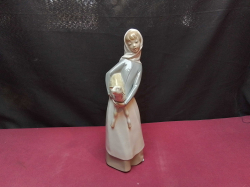 A LLADRO Figure of A Girl with Lamp. W.9 H.17 Cm.