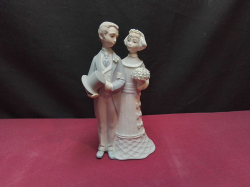 A LLADRO Figure of Wedding Day. W.10 H.20 Cm.