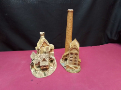 2 Very Large Cottages by David Winter  The Cotton Mill and The House on Top.
Large W.12 H.24 Cm.