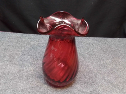 A Lovely Cranberry Vase. H.17 Cm.