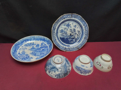 5 Pieces of Old Chinese Blue and White Bowl, 3 Tea Bowls, 1 Bowl and a Small Plate.