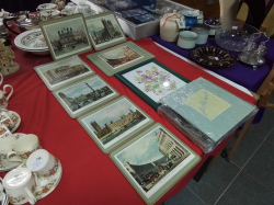 A Set of Table Mats with Old London Scene. 12 Pieces and 2 Pictures.