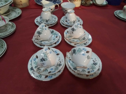 A Colclough Tea Set in Nice Pattern 20 Pieces.