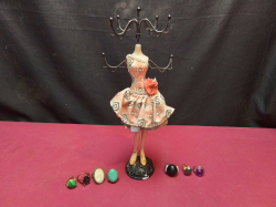 A Ringtree with 7 Rings with Semi Precious Stones.