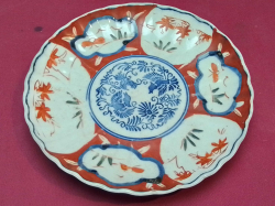 Antique Hand painted Japanese Imari porcelain plate. W.19 Cm.
