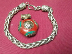 Beautiful Chinese Bracelet and Jade pendant 