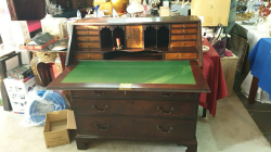 A beautiful English George III C,1770- 1780 Cuban mahogany Bureau 
with the original Swan-necked handles fitting inside satinwood drawers with Tulipwood cross banding Standing on original bracketed feet. W.102 D.53 H.110 Cm.