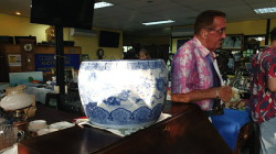 A very  beautiful oriental large blue and white porcelain jardinière/pot 
Beautiful hand decorated. W.46 H.30 Cm,