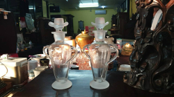 A pair of cowboy decanters with frosted glass decoration. W.12 H.26 Cm.