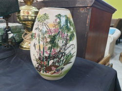A beautiful Satsuma porcelain hand decorated enameled vase factory mark to base. W.15 H.25 Cm.