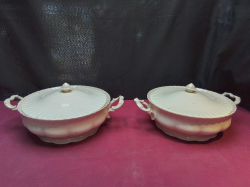 2 White English Porcelain Tureens. W.31 H.10 Cm.