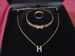 Lovely fashion gold plated jewellery stainless steel. 