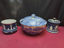 A Round Spode Italian Pattern Bowl with Lid W.22 H.16 Cm.( Small chip)