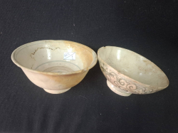 2 Antique Chinese ceramic bowl Ming Dynasty, visible cracks on its surface.