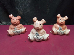 3 Lovely Wade Piggy Banks. W.13 H.15 Cm.