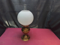 A Lovely Brass Oil Lamp. W.19 H.48 Cm.