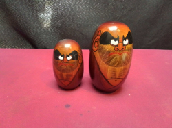 2x Japanese heads to be used as paperweights. H.9,12 Cm. 