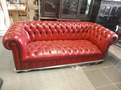 Very good quality  leather club Chesterfield in Moroccan red color 
With brass dome studs decoration to the front and back. L.200 D.84 H.74 Cm.