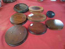 2 Chin Rosewood Petdestal and 6 other Mahogany ones.