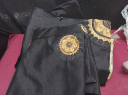 A Black and gold duvet set 240x200 Cm.