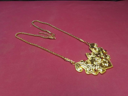 Vintage Style Gold Plated Pendent with Chain.