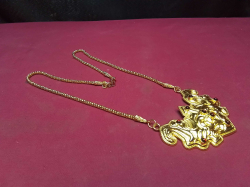 Vintage Style Gold Plated Pendent with Chain.
