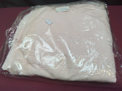 A pink embroidered duvet 220×190 Cm.