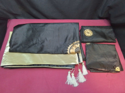 A Black and gold duvet set 240x200 Cm.