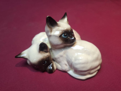 A Beautiful Pair Vintage Royal Doulton Seal Point Siamese Cats. Perfect Condition