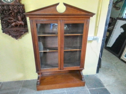 Display Case with Key. 
W.24 L.98 H.128cm.