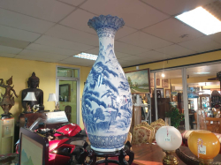 A lovely Chinese  large porcelain  hand painted blue and white vase
with Chinese seal mark to the base. W.35 H.110 Cm.
(Stand not included for sell in another lot ) The Chinese vase is  in good condition  no damage