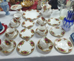 An old country rose  porcelain tea/coffee set In good condition 
22 pieces