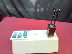 ArtIHove Sculpture.H.18 Cm.