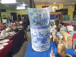 A very unusual shape  
Chinese hand painted blue and white porcelain umbrella/stick stand in good condition. Hand painted inside and outside. W.34 H.72 Cm.