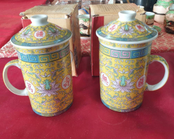 A good decorative pair of Chinese  hand painted  tea strainer cups
In good condition. W.10 H.15 Cm.