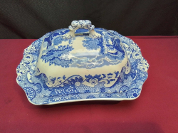 A Lovely Tureen Spode Italian Pattern with lid. W.24 L.30 H.15 Cm.