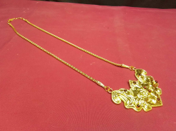 Vintage Style Gold Plated Pendent with Petty Chain. 