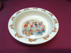 A rare and collectable Royal Doulton bunnykins bowl W.16 H.4 Cm.